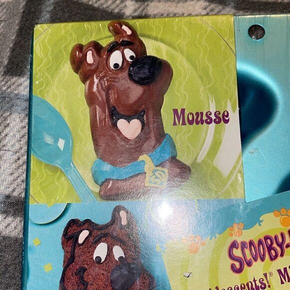 Wilton Cartoon Network Scooby-Doo Mini Treats Pan Baking and Candy Cake Molds Je - Picture 5 of 9